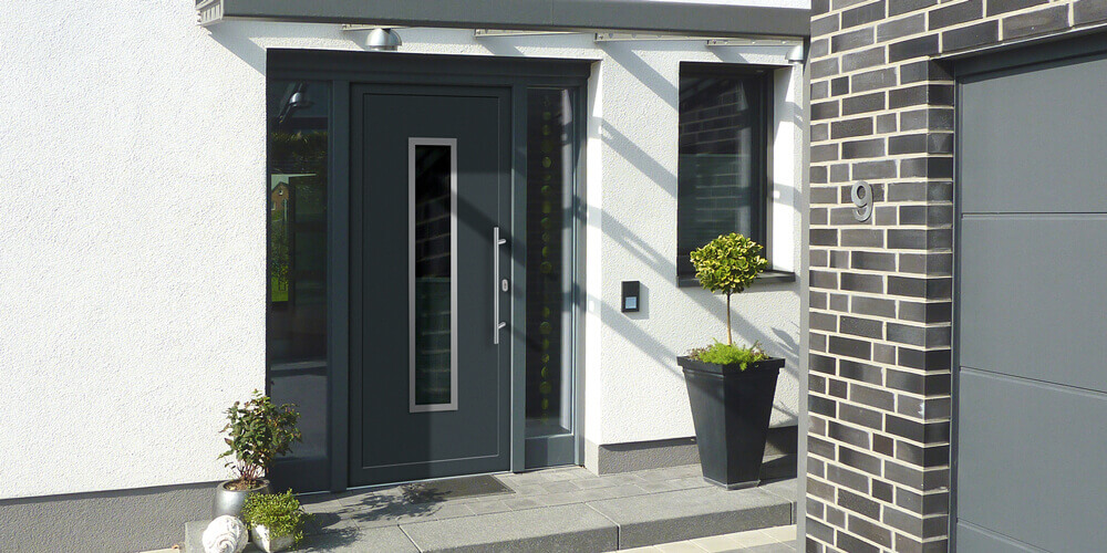 Eine dunkle Haustür